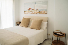 Komodo Marbella House - Bright Beachfront Duplex with Parking, Pool & Gym